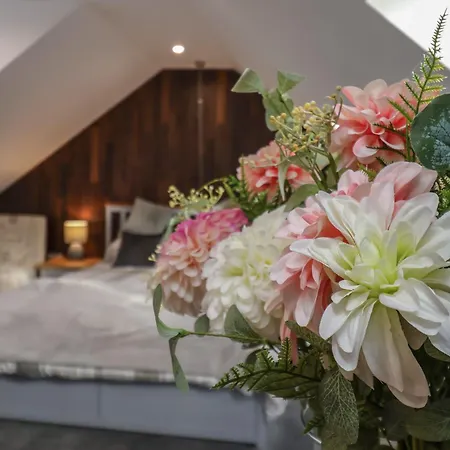 別荘 The Dollhouse *