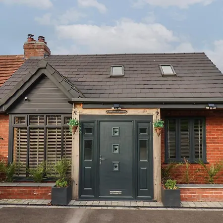 別荘 The Dollhouse スカーバラ